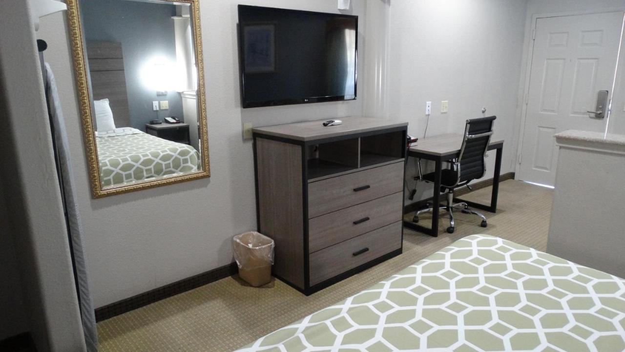 Regency Inn And Suites Humble Bagian luar foto