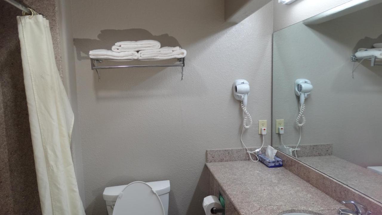 Regency Inn And Suites Humble Bagian luar foto